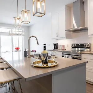 Luxury 3 Bdr Townhouse /garage Niagara Falls